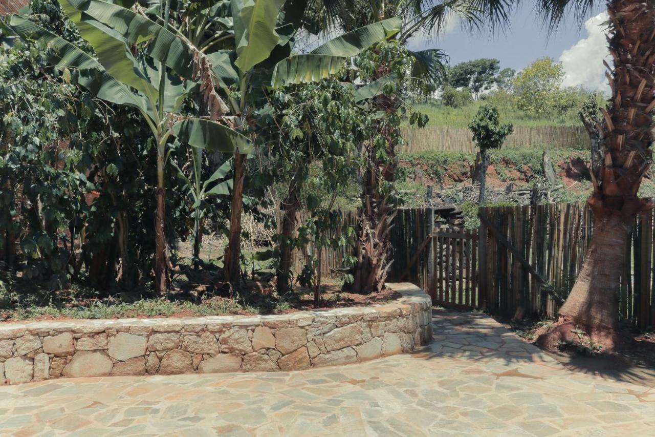 Em Tiradentes, Minas Gerais, Casa Tipica E Espacosa Em Terreno Arborizado Esterno foto
