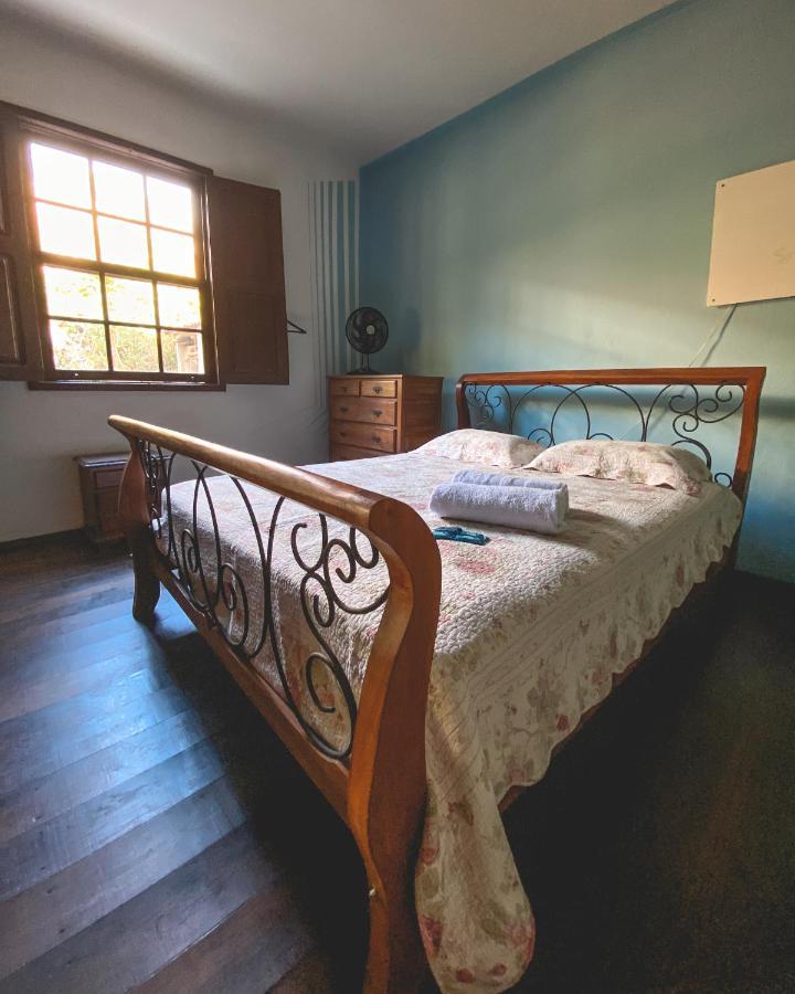Em Tiradentes, Minas Gerais, Casa Tipica E Espacosa Em Terreno Arborizado Esterno foto
